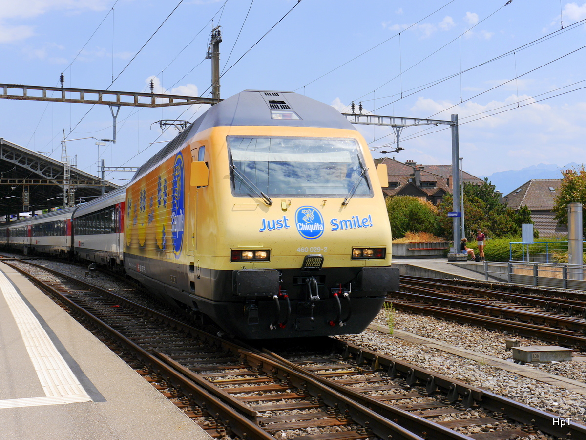 SBB - 460 029-2 bei der ausfahrt aus dem Bahnhof Lausanne am 19.07.2015