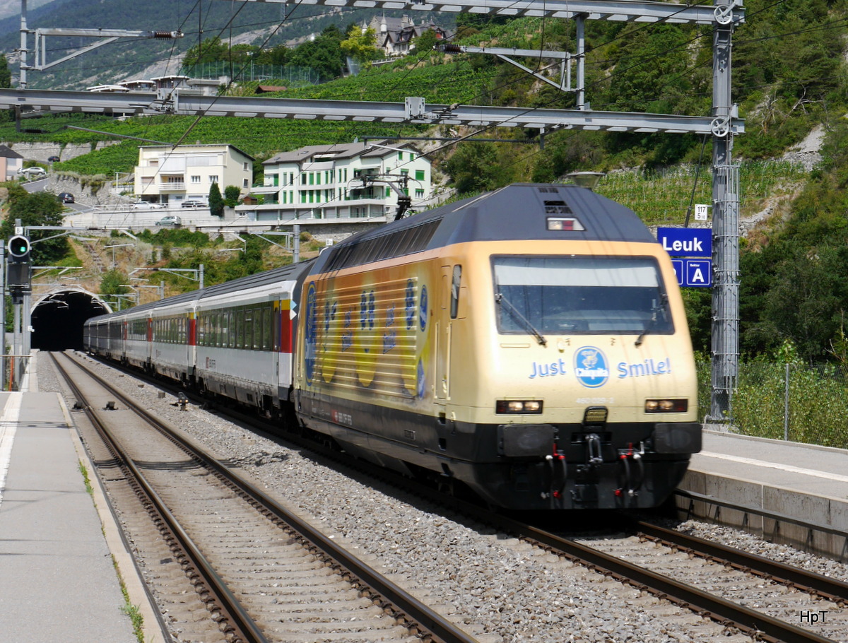 SBB - 460 029-2 mit IC bei der durchfahrt im Bahnhof Leuk am 19.07.2015