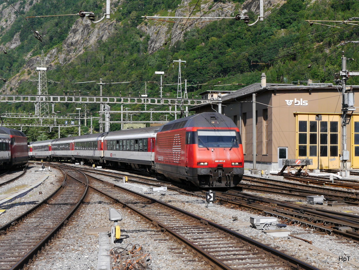 SBB - 460 057-3 mit IR aus Genf bei der einfahrt in den Bahnhof Brig am 19.07.2015