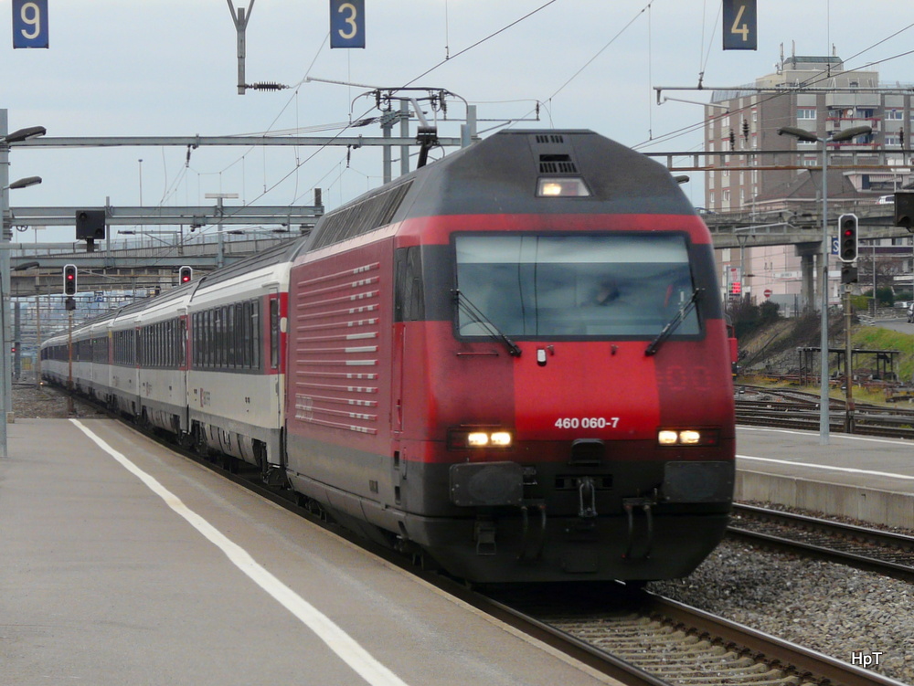 SBB - 460 060-7 mit IR bei der durchfahrt in Renens am 11.01.2014