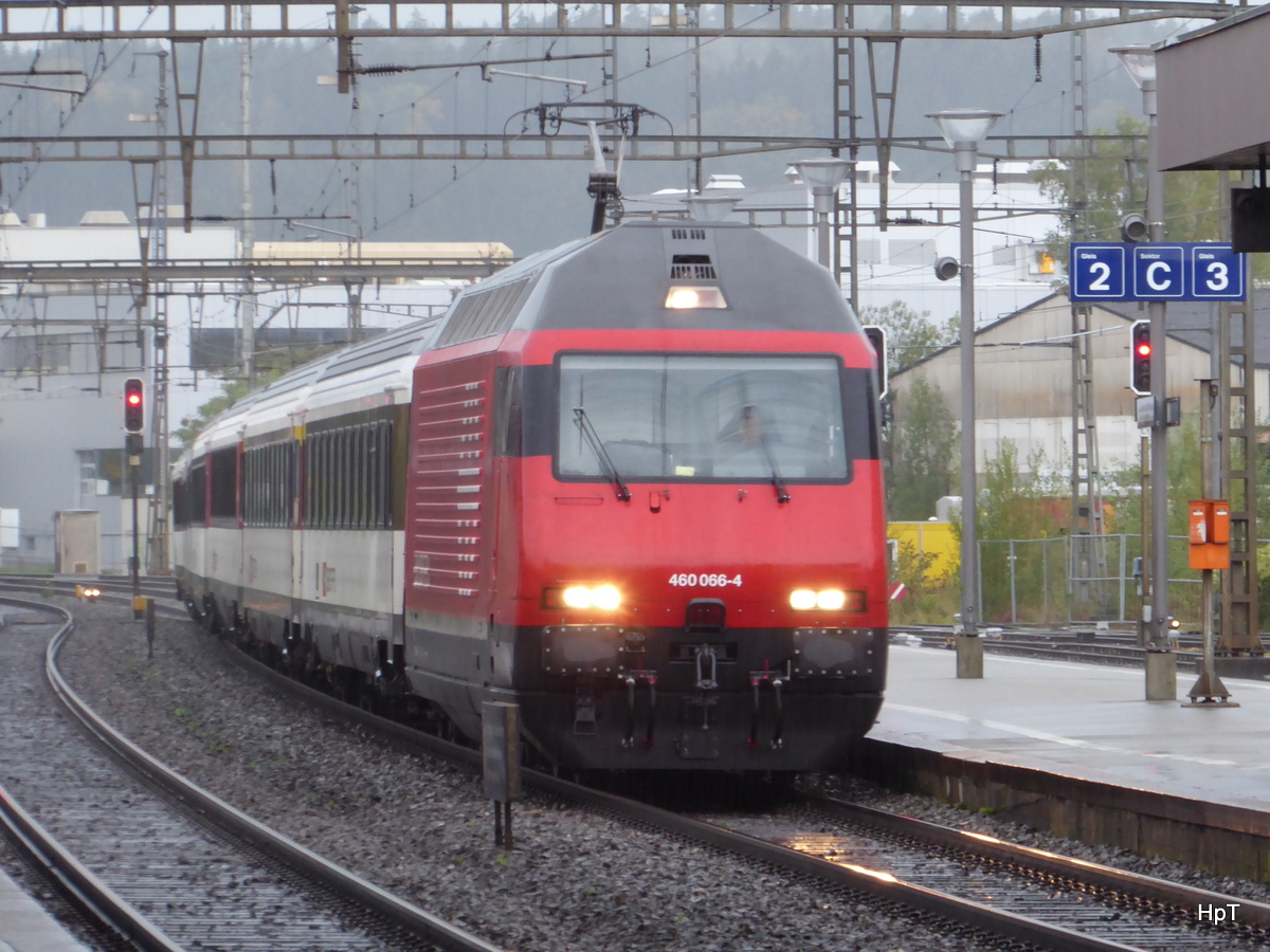 SBB - 460 066-4 mit RE bei der einfahrt im Bahnhof von Herzogenbuchsee am 06.10.2015