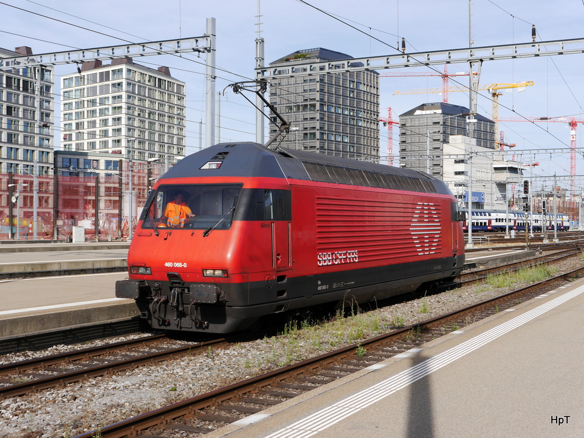 SBB - 460 068-0 bei Rangierfahrt im HB Zürich am 26.07.2015