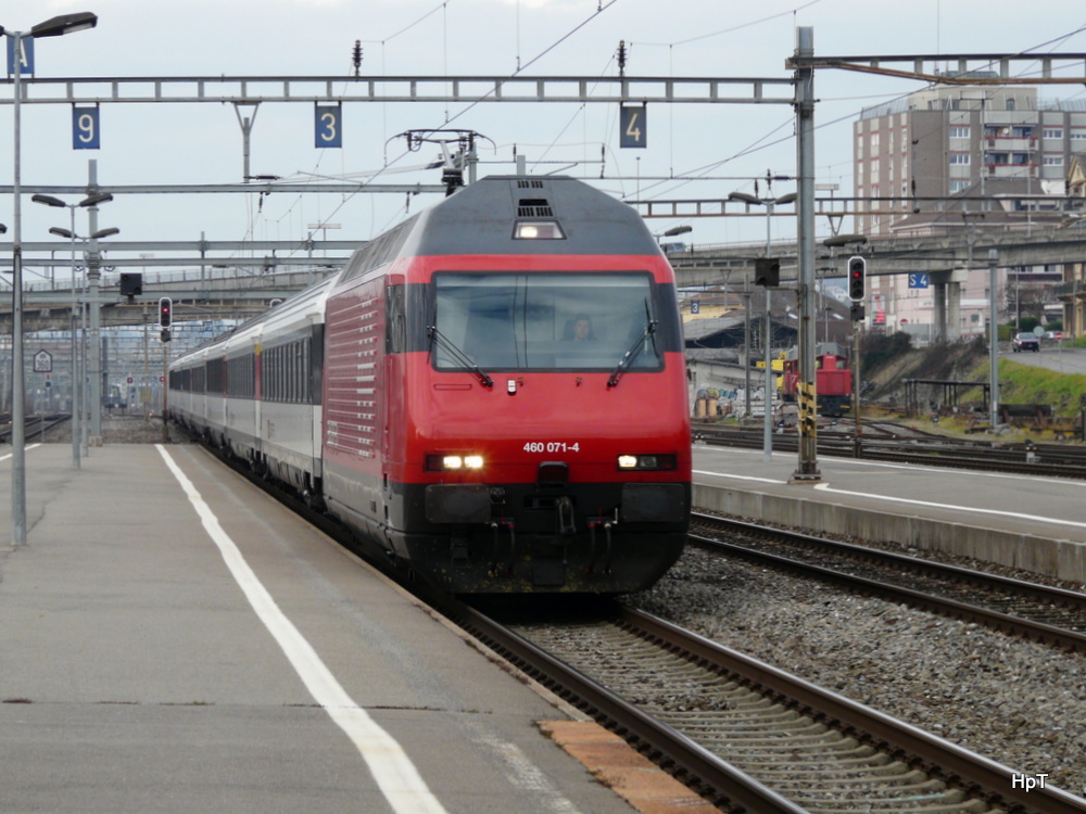 SBB - 460 071-4 mit IR bei der durchfahrt in Renens am 11.01.2014