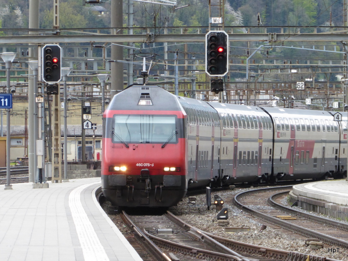 SBB - 460 075-5 bei der einfahrt im Bahnhof Olten am 16.04.2016