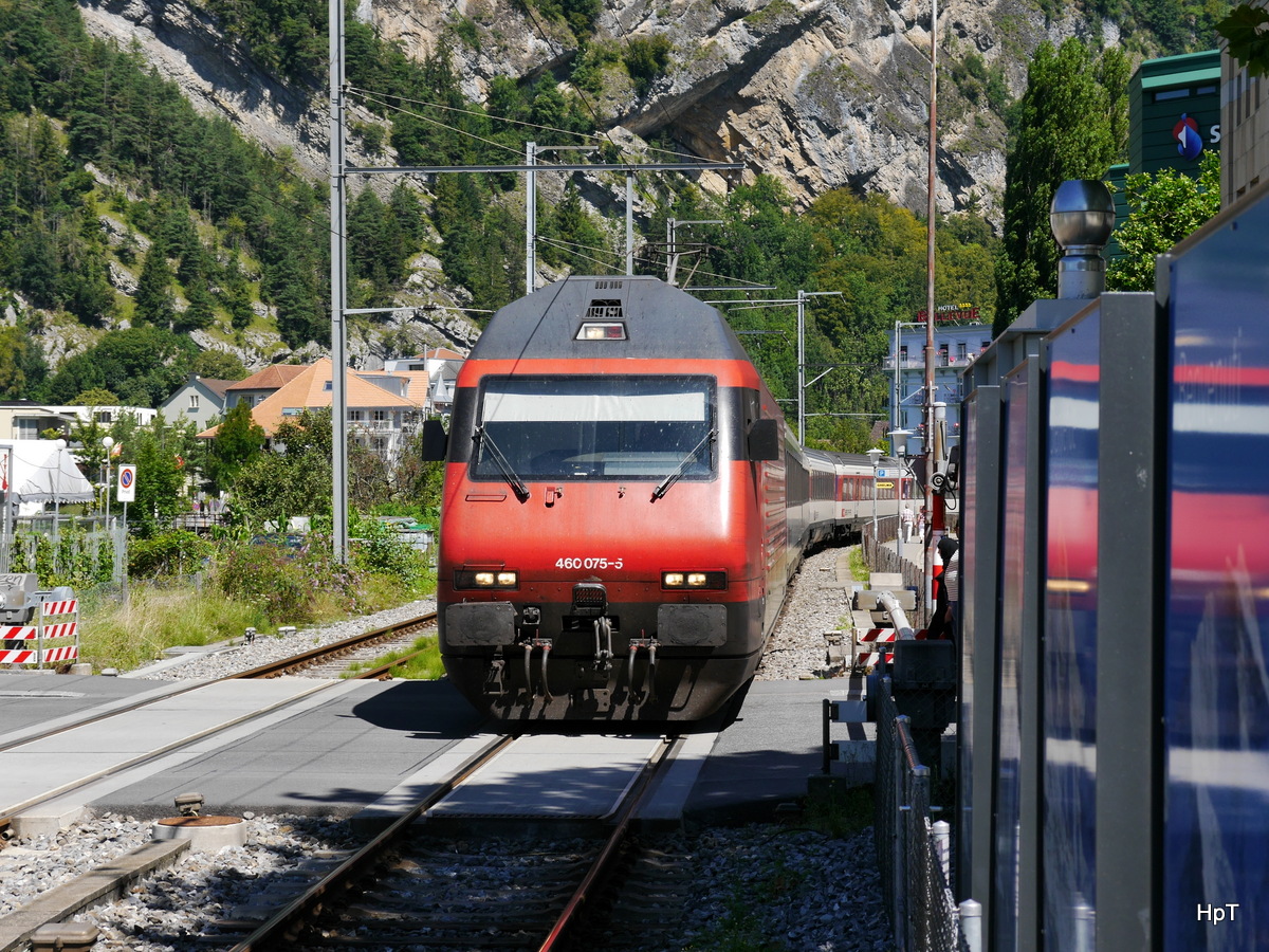 SBB - 460 075-5 mit IC nach Basel bei der einfahrt im Bahnhof Interlaken West am 14.08.2016