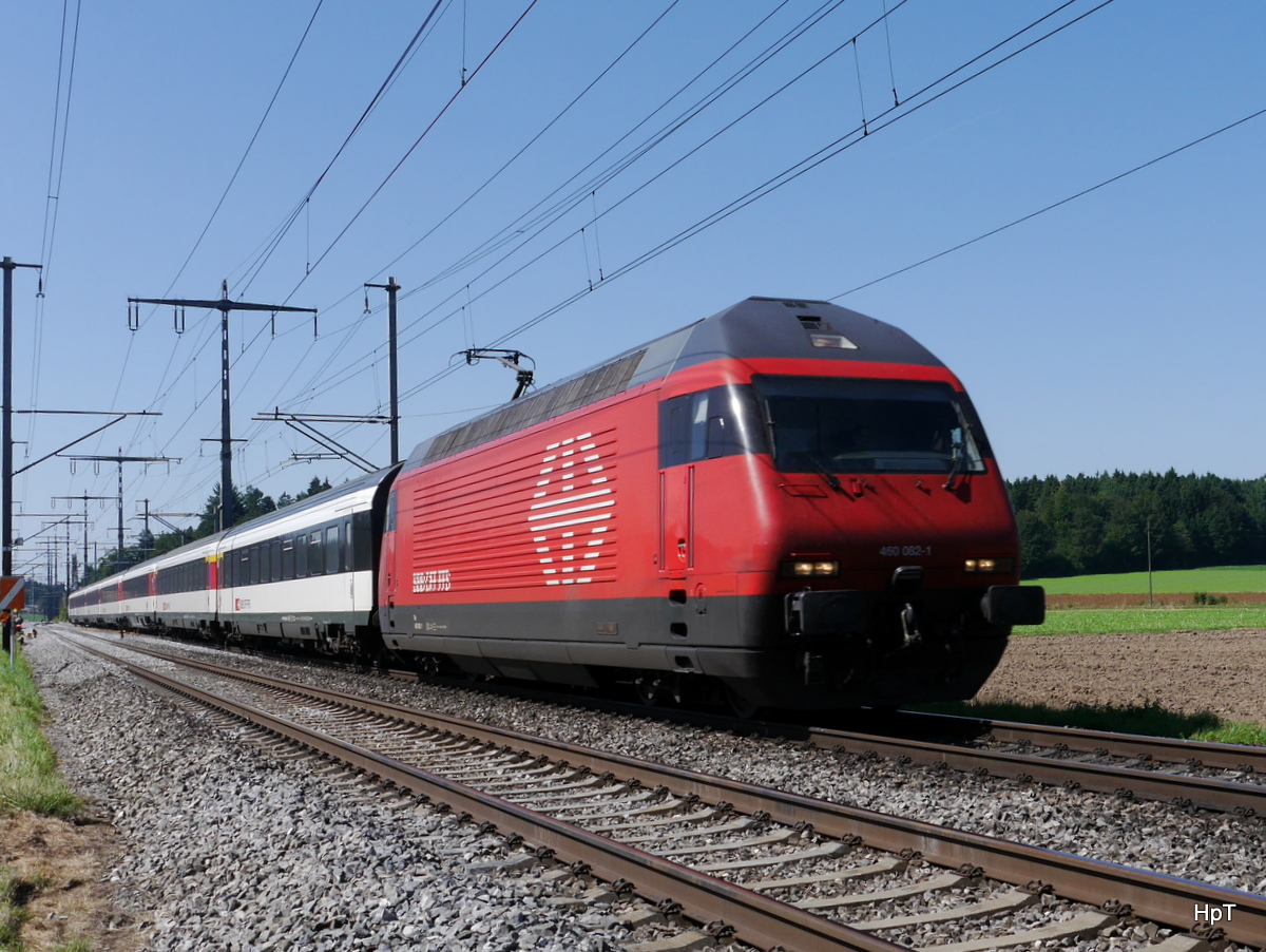 SBB - 460 081-1 mit RE unterwegs bei Lyssach am 22.08.2015