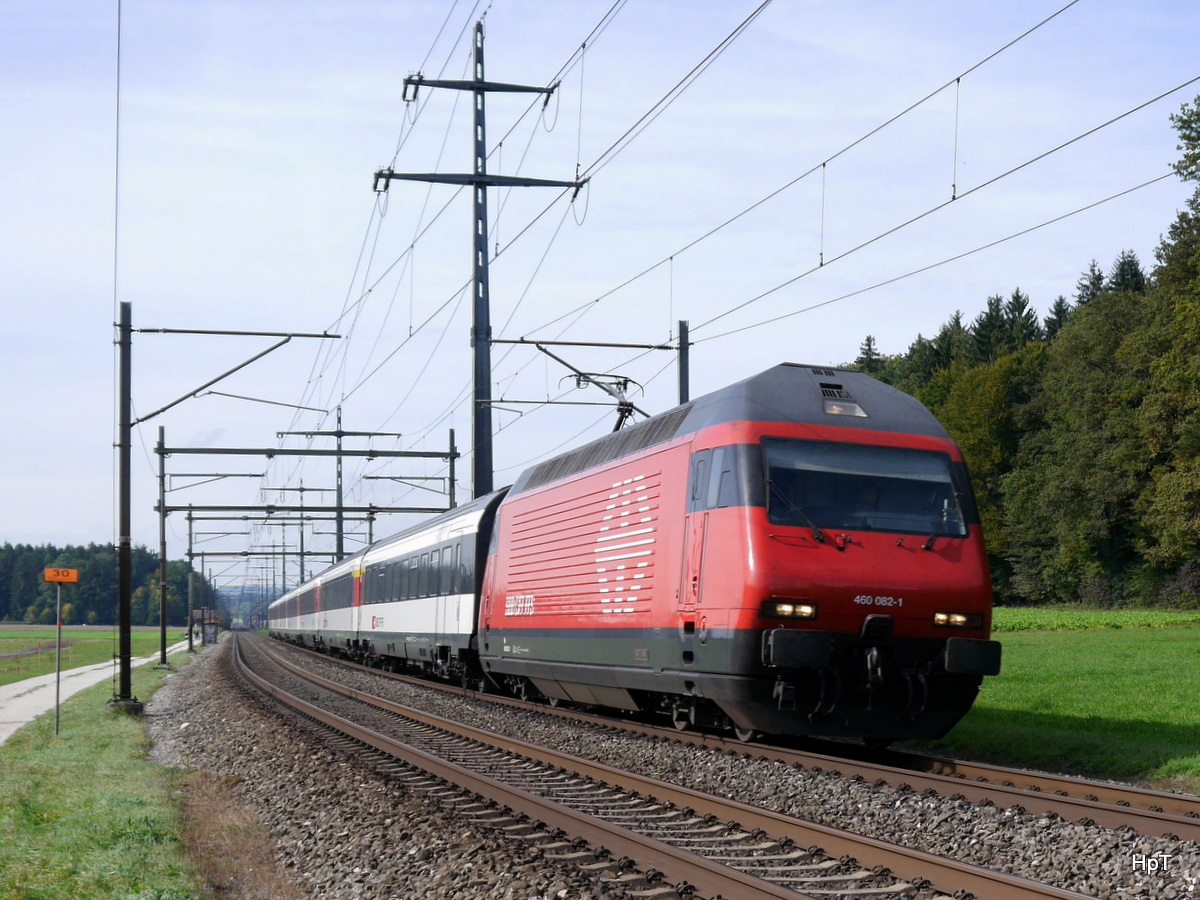 SBB - 460 082-1 mit IR unterwegs bei Lyssach am 05.10.2015