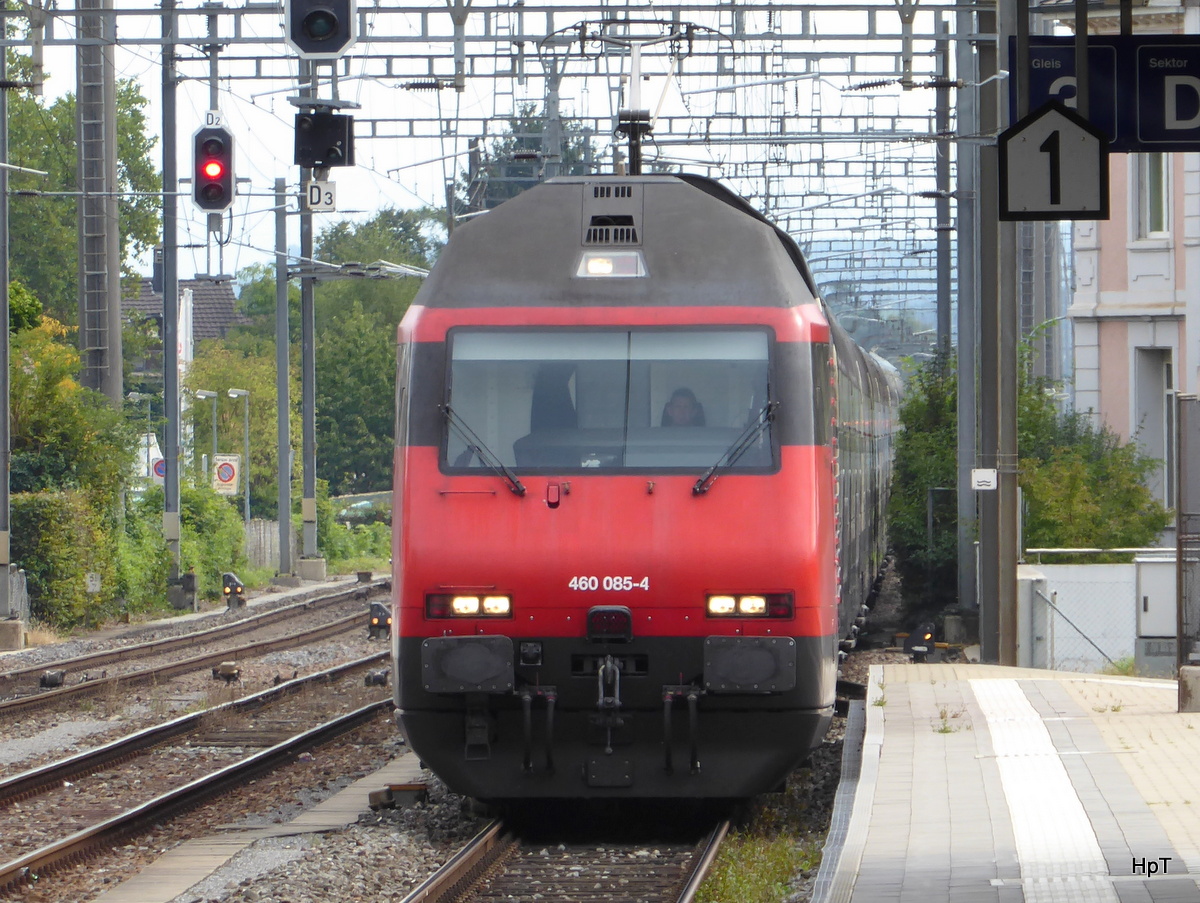 SBB - 460 085-4 mit IC bei der einfahrt in Weinfelden am 22.09.2015
