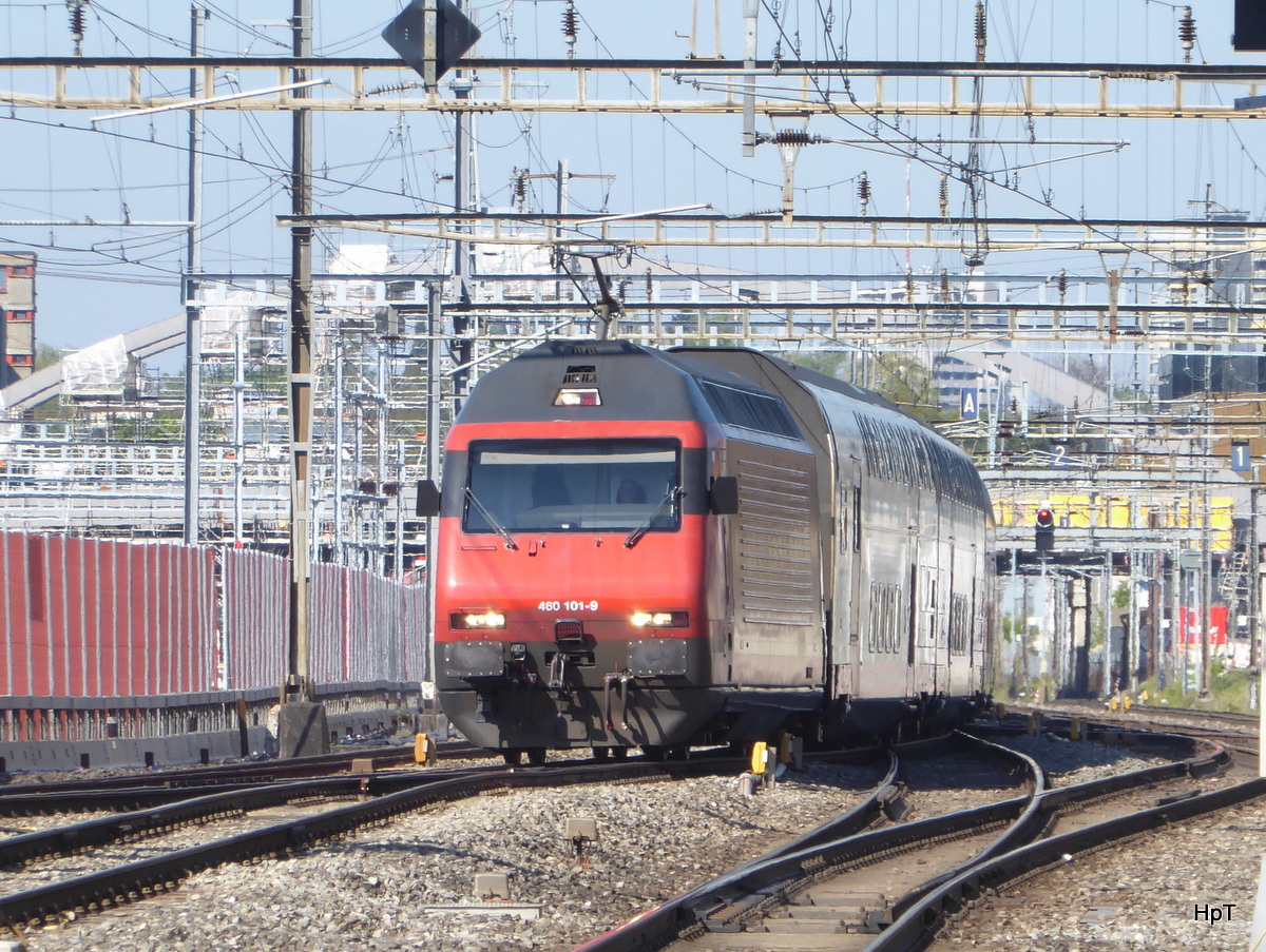 SBB - 460 101-9 unterwegs in Richtung Thun bei der durchfahrt der Haltestelle Bern Wankdorf am 29.04.2017