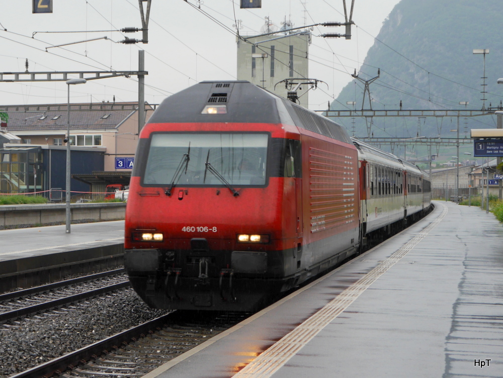 SBB - 460 106-8 vor IR bei der einfahrt in den Bahnhof Aigle am 20.07.2014