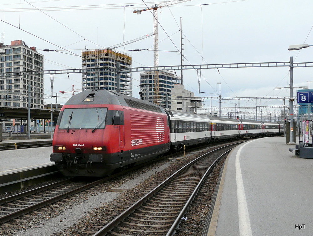 SBB - 460 114-2 bei der einfahrt in den HB Zürich am 16.02.2014