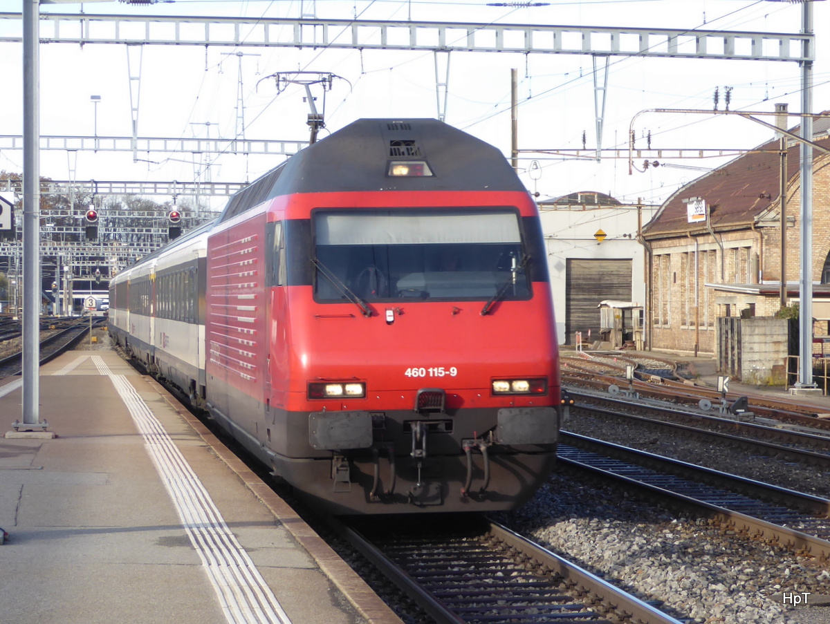 SBB - 460 115-9 bei der einfahrt im Bahnhof Burgdorf am 20.11.2016