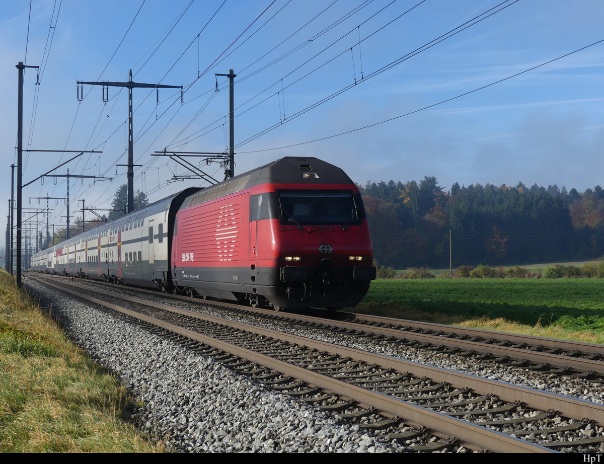 SBB - 460 115-9 mit IR unterwegs bei Lyssach am 31.10.2021