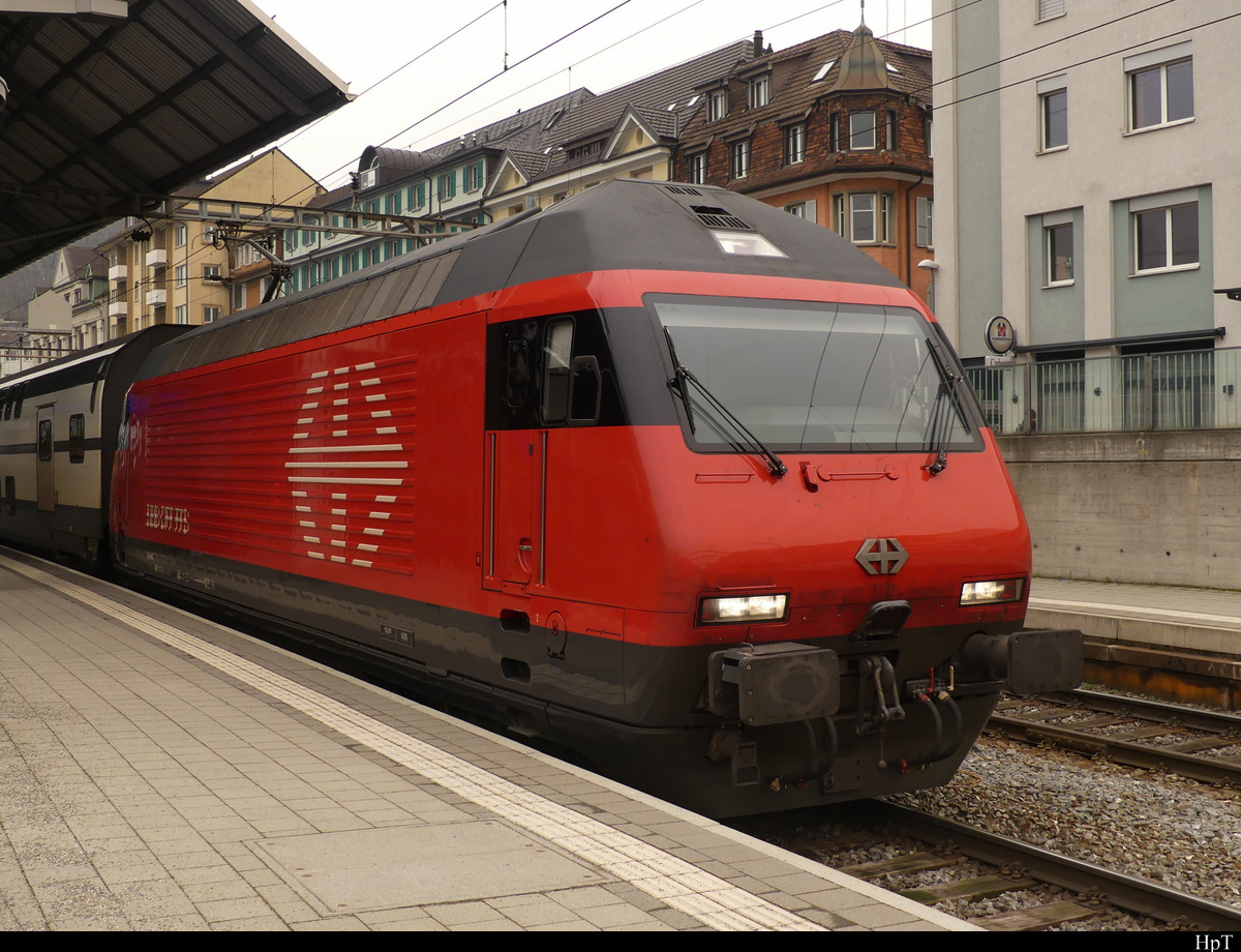 SBB - 460 117-5 im Bahnhof Olten am 06.02.2021