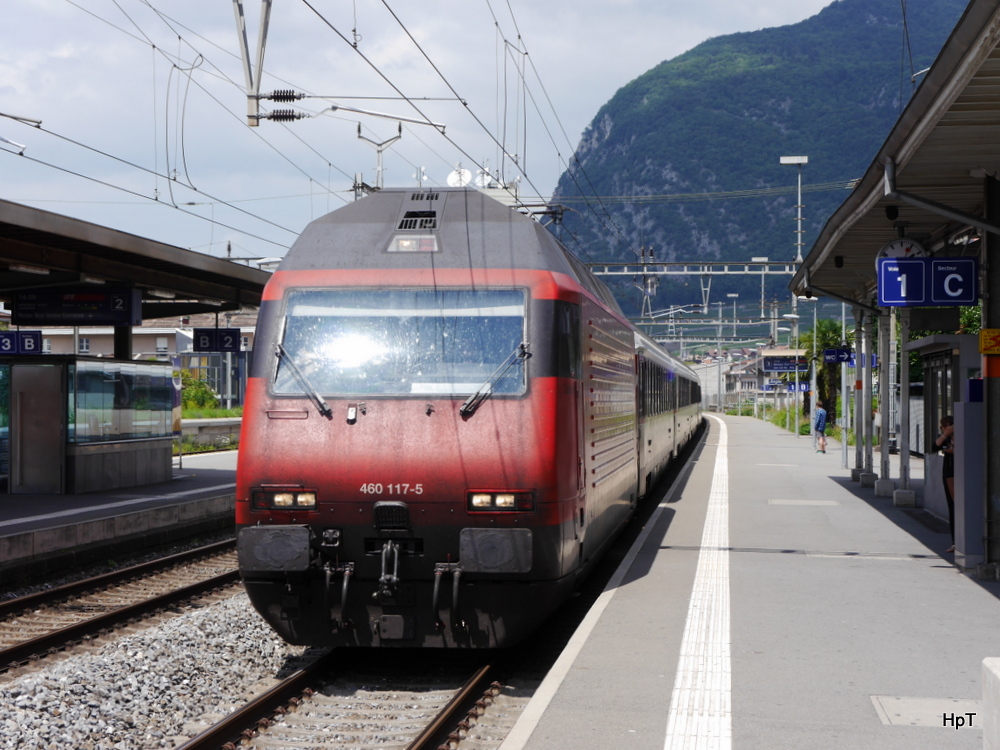 SBB - 460 117-5 mit IR bei der einfahrt im Bahnhof Aigle am 27.07.2014
