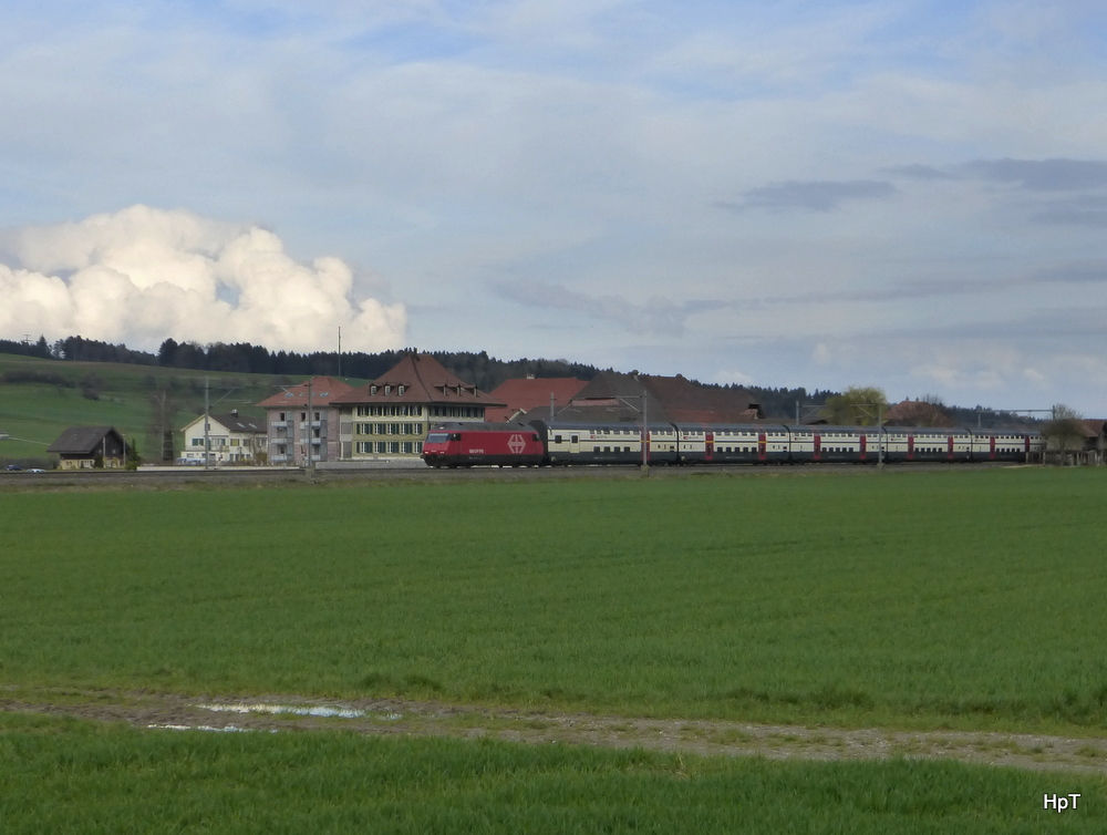 SBB - 460 mit RE unterwegs bei Schüpfen am 25.03.2014