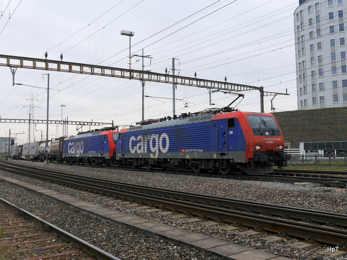 SBB - 474 003-5 mit 474 017-1 vor Güterzug unterwegs in Prattelen am 20.11.2017