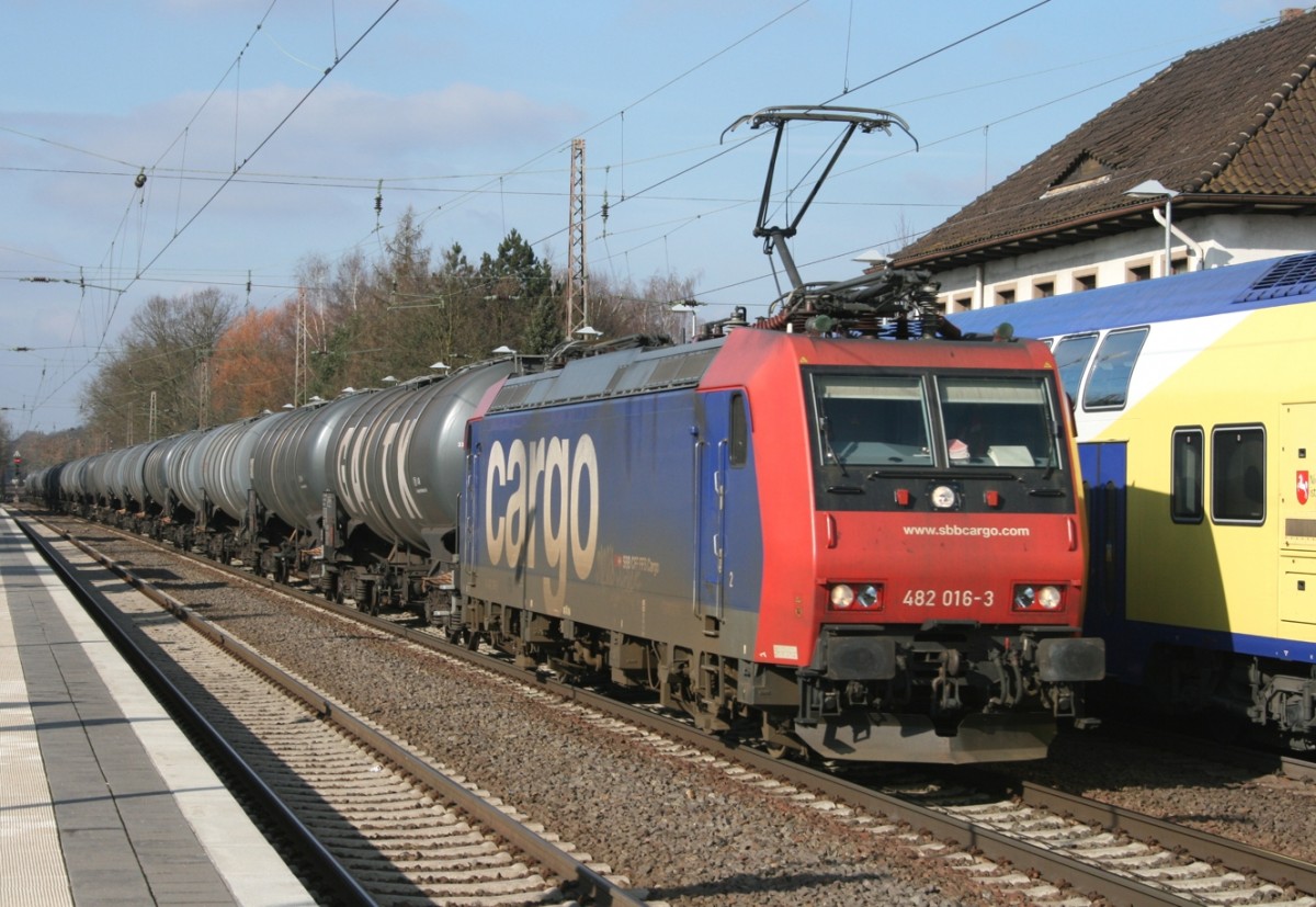 SBB 482 016 mit DGS 89734 (Hamburg Sd–Grokorbetha) am 24.02.2009 in Bienenbttel