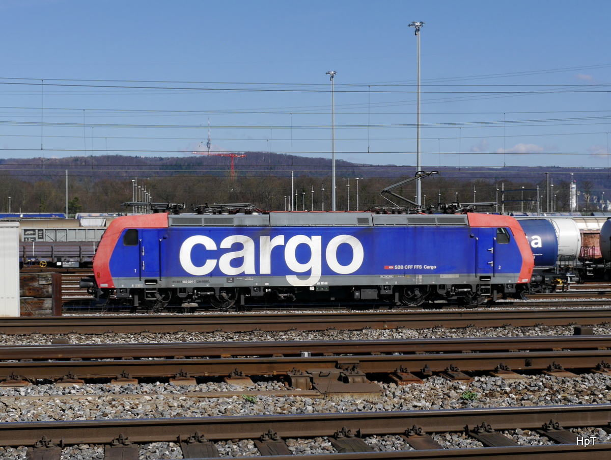 SBB - 482 024-7 unterwegs im Rangierbahnhof von Muttenz am 10.03.2017