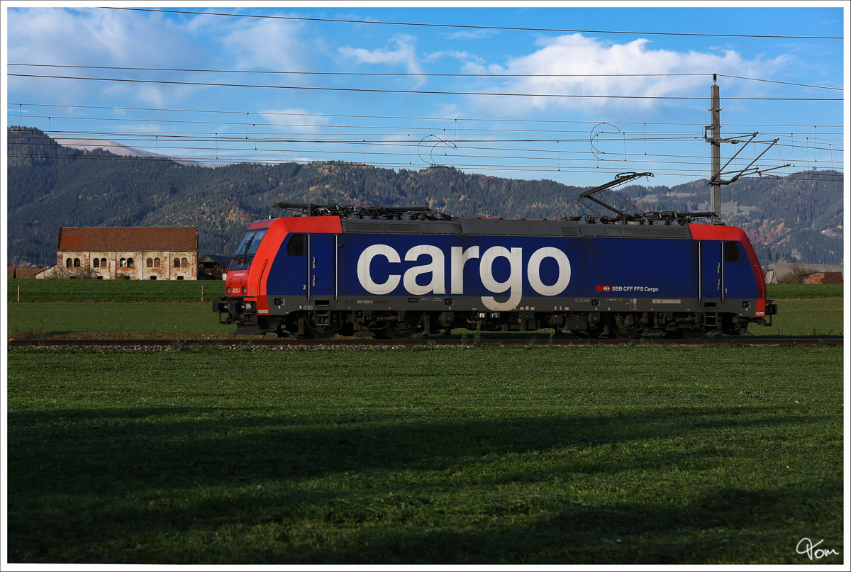 SBB 482 035 fährt als Lokzug durch Zeltweg. 
23.10.2013