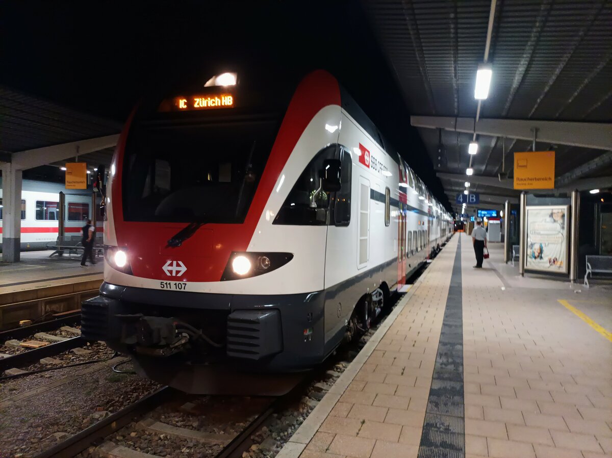 SBB 511 107 als IC Zürich Hbf am 25.8.22 in Singen Hohentwiel 