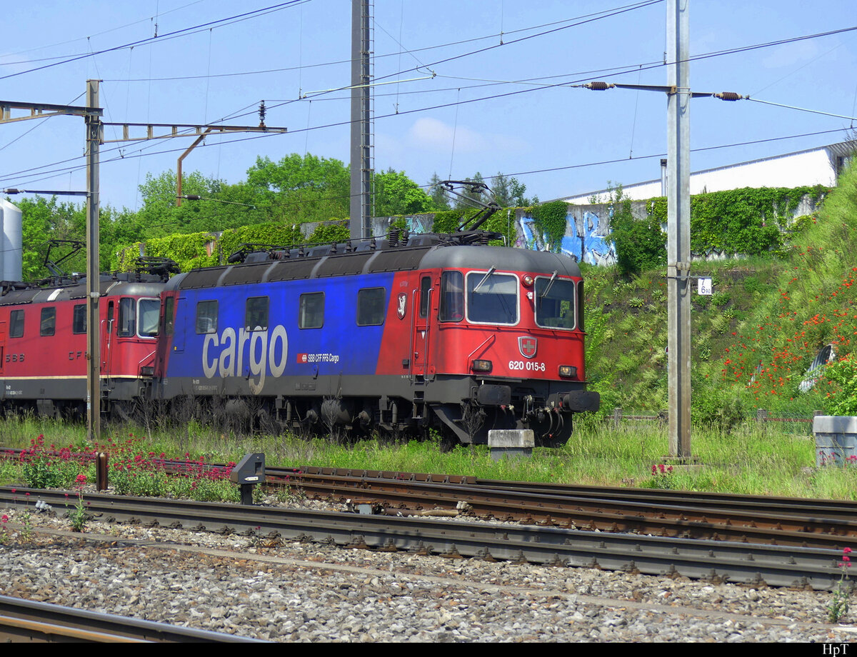SBB - 620 015-8 + 420 339- in Pratteln am 09.05.2022