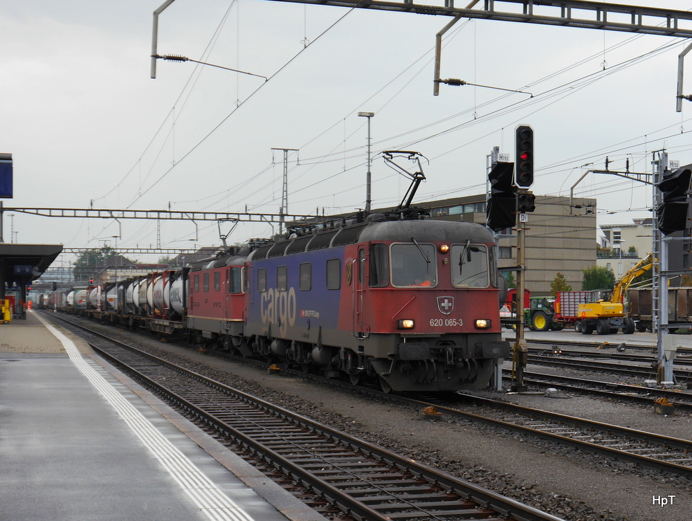SBB - 620 065-3 mit Re 4/4 vor Güterzug in Rotkreuz am 25.09.2014