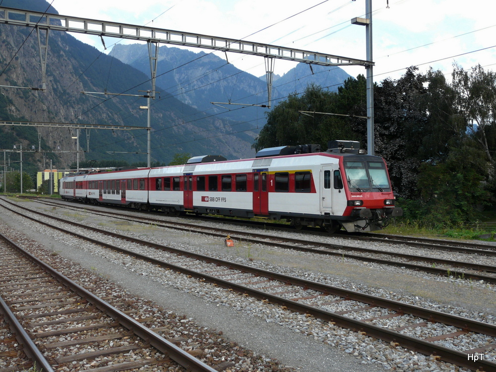 SBB - Abgestellter Domino-Pendelzug ohne Automatische Kupplung im Bahnhof von Martigny am 24.08.2013