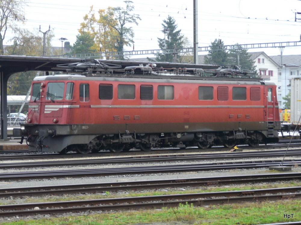 SBB - Ae 6/6 11419 im Bahnhofsareal in Solothurn am 27.10.2013
