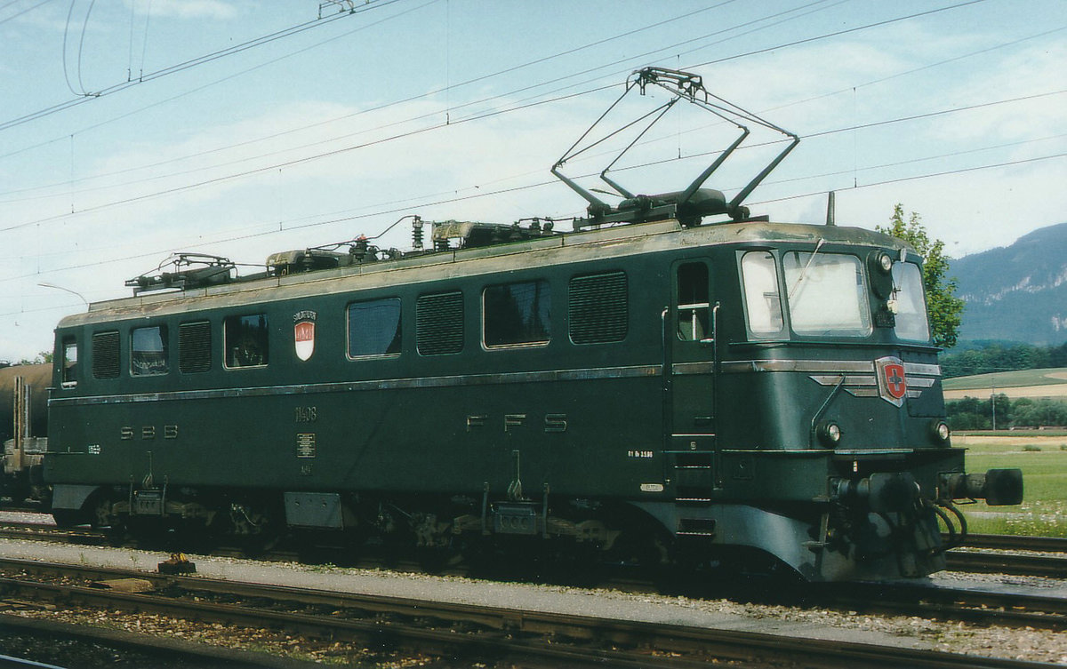 SBB: Ae 6/6 SOLOTHURN als Lokzug in Luterbach-Attisholz im August 1998.
Foto: Walter Ruetsch