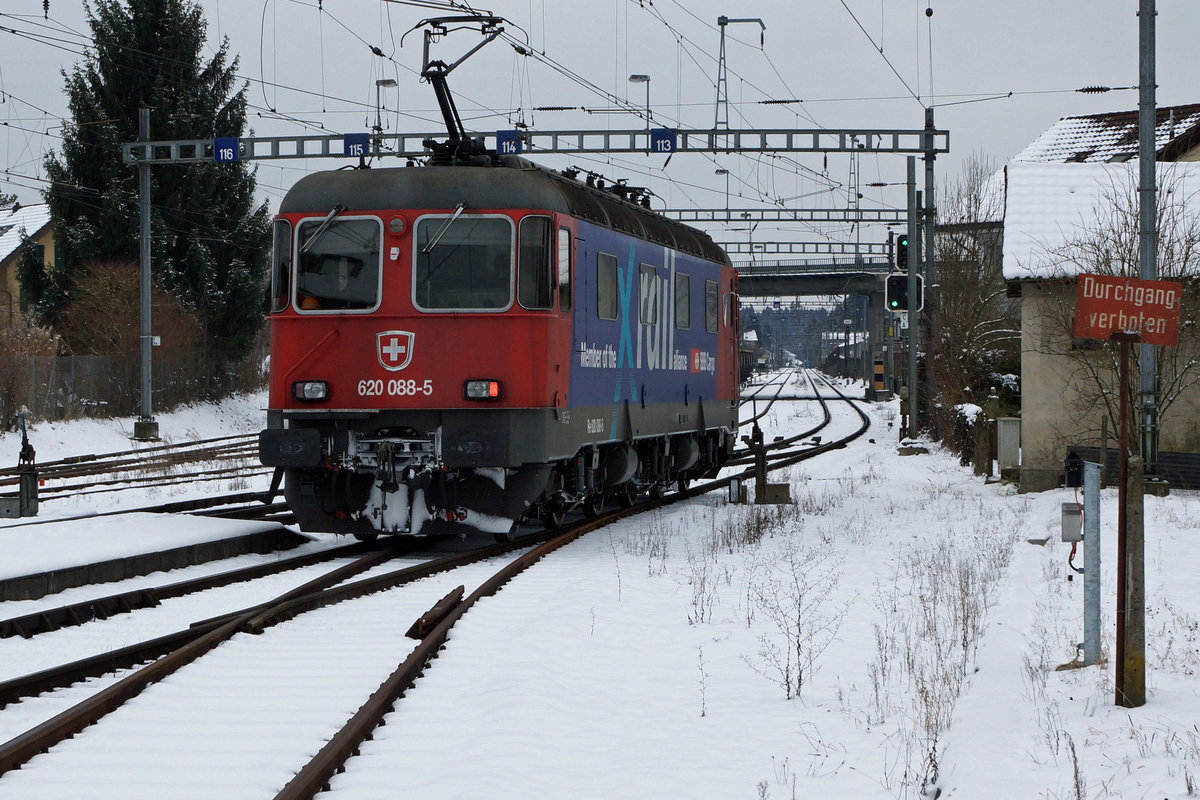 SBB: Am 16. Januar 2017 schaffte es wieder einmal die Xrail Re 620 088-5  Linthal  nach Gerlafingen, was der Bahnfotograf trotz schlechtem Wetter mit grosser Kälte und starker Bise genoss.
Foto: Walter Ruetsch