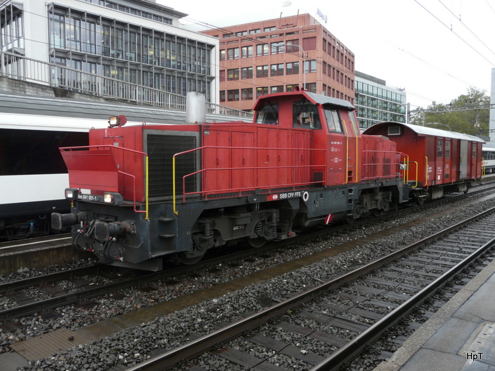 SBB - Am 841 001-1 bei Rangierfahrt im Bahnhof Zrich Altsetten am 16.09.2013