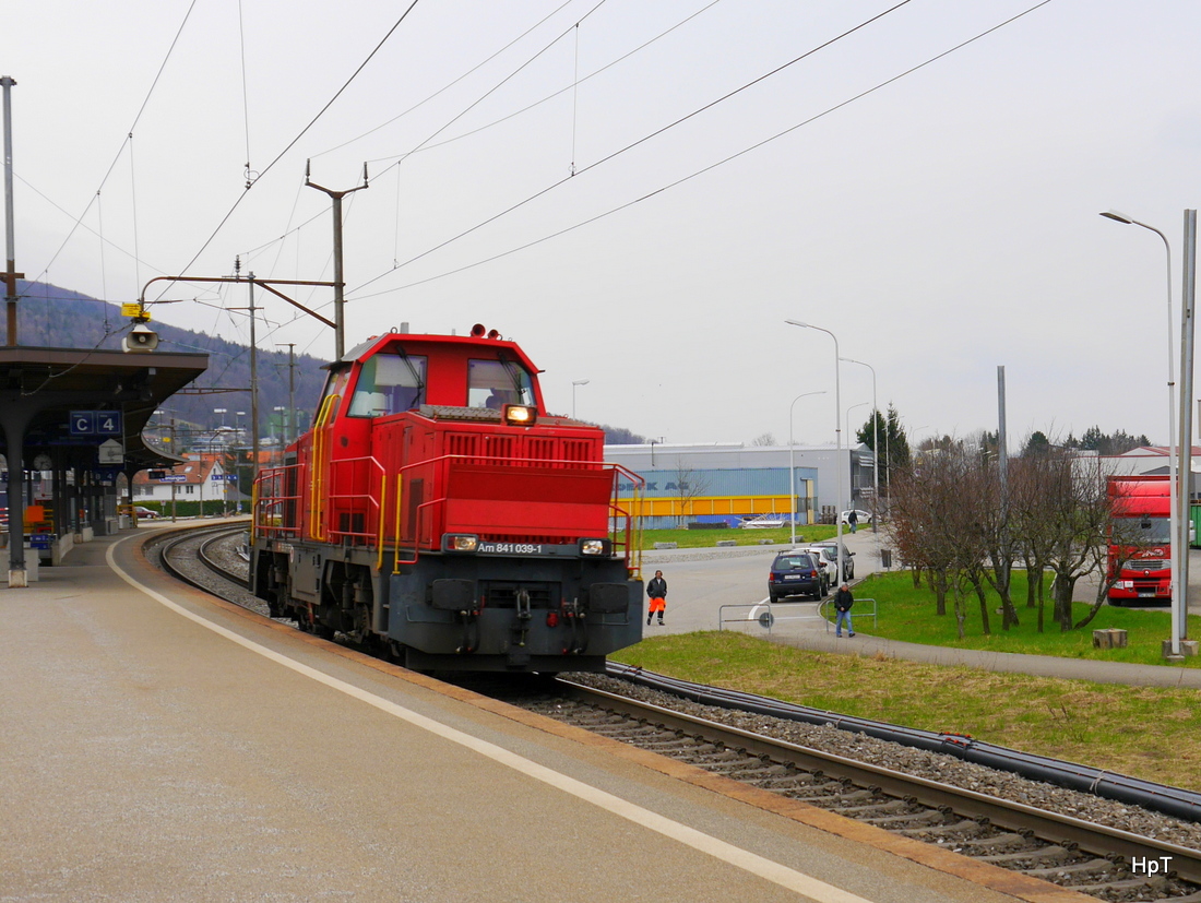 SBB - Am 841 039-1 bei der durchfahrt im Bahnhof Oensingen am 25.03.2015