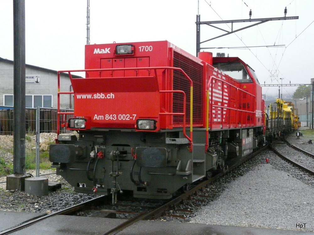 SBB - Am 843 002-7 im Güterbahnhof Biel am 27.10.2013