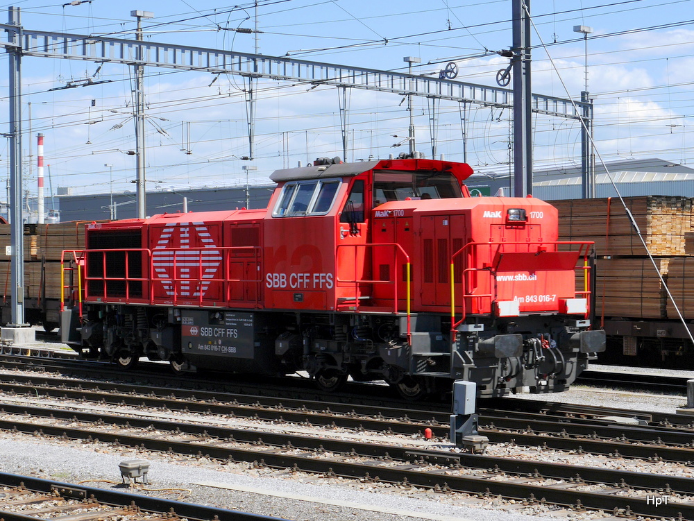 SBB - Am 843 016-7 bei Rangierfahrt im Bahnhofsareal von Buchs am 19.05.2014