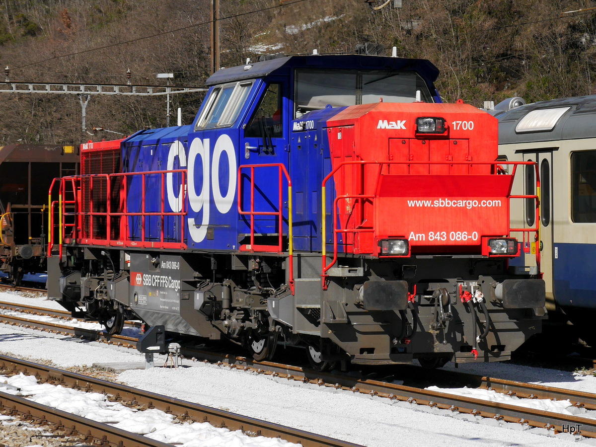 SBB - Am 843 086-0 im Bahnhofsareal in Biasca am 10.03.2016