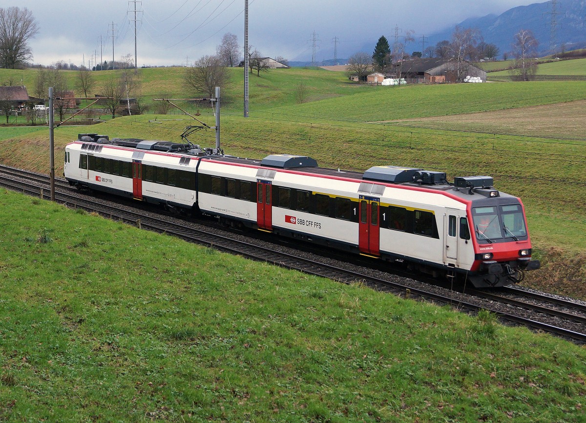 SBB: Auch in der  Kurzformation  macht der RBDe 560 Kolibri/Domino eine gute Figur. Aufgenommen wurde er am 14. Januar 2015 bei Oberbipp auf der Strecke Olten-Solothurn, wo diese Triebzüge nicht mehr planmässig eingesetzt werden.
Foto: Walter Ruetsch
