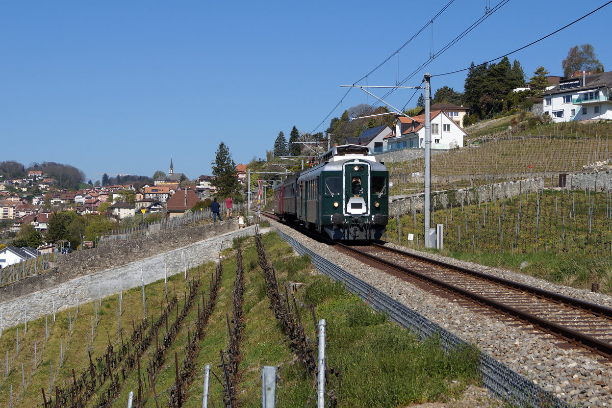 SBB: BDe 4/4 1643 im Lavaux als  Train des Vignes  vor der herrlichen Kulisse des Winzerdorfes Chexbres-Village am 8. März 2017.
Foto: Walter Ruetsch    