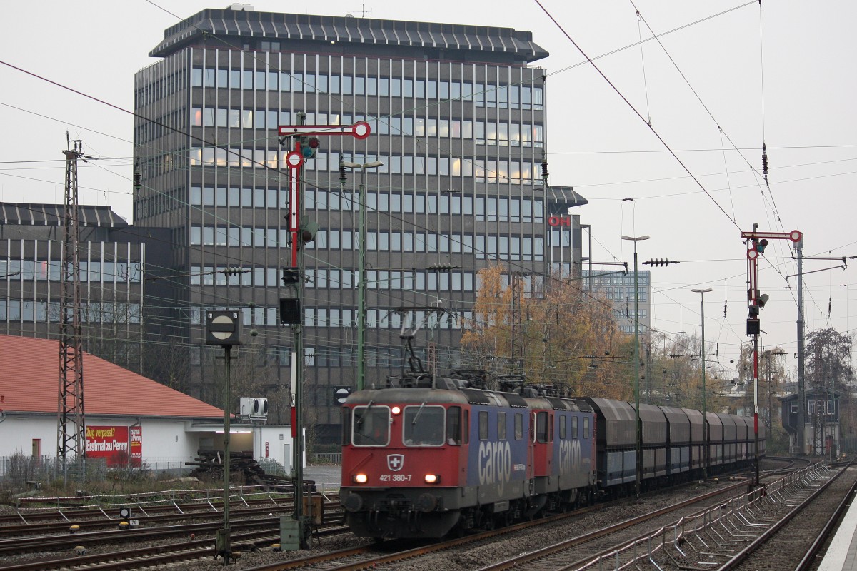 SBB Cargo 421 380+421 383 am 3.12.13 für die NIAG mit einem NIAG Kohlezug in Düsseldorf-Rath.