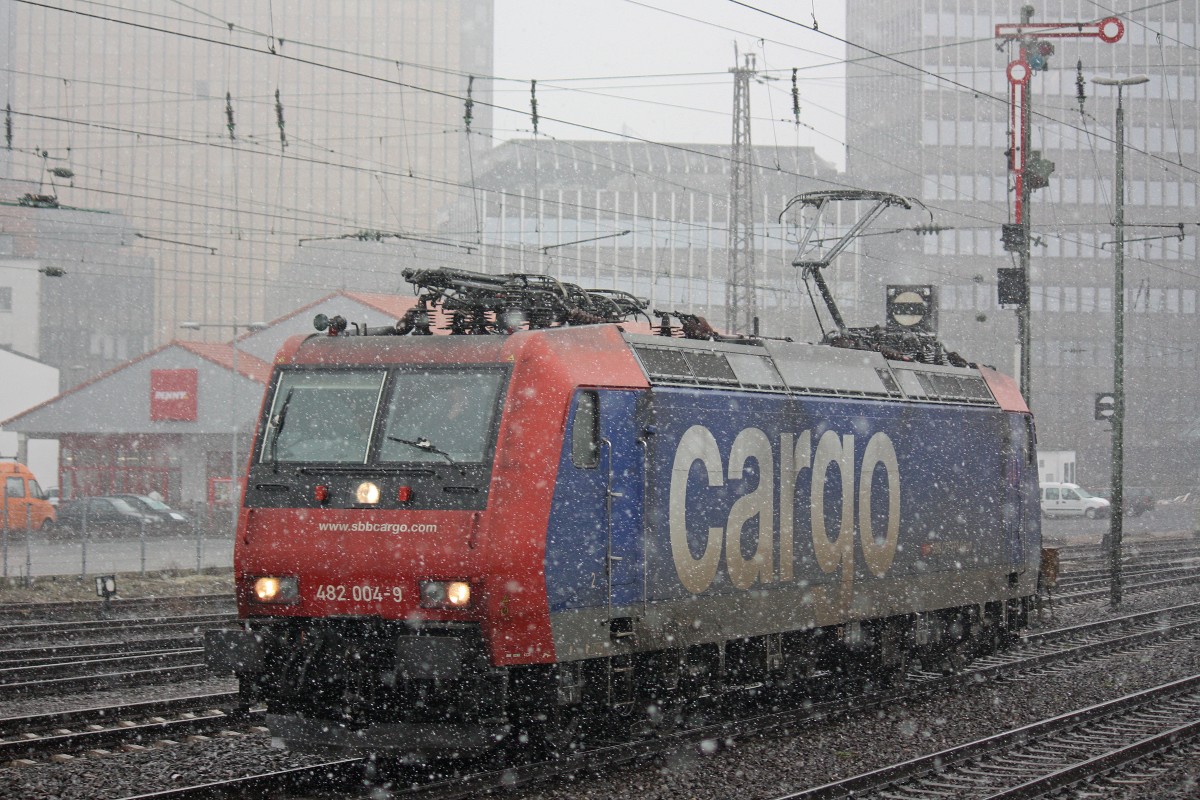 SBB Cargo 482 004 am 20.3.13 als Tfzf in Dsseldorf-Rath.