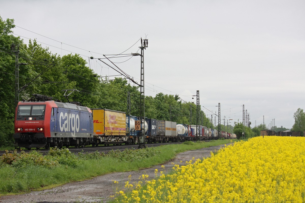 SBB Cargo 482 008 am 9.5.13 mit einem KLV in Menden.