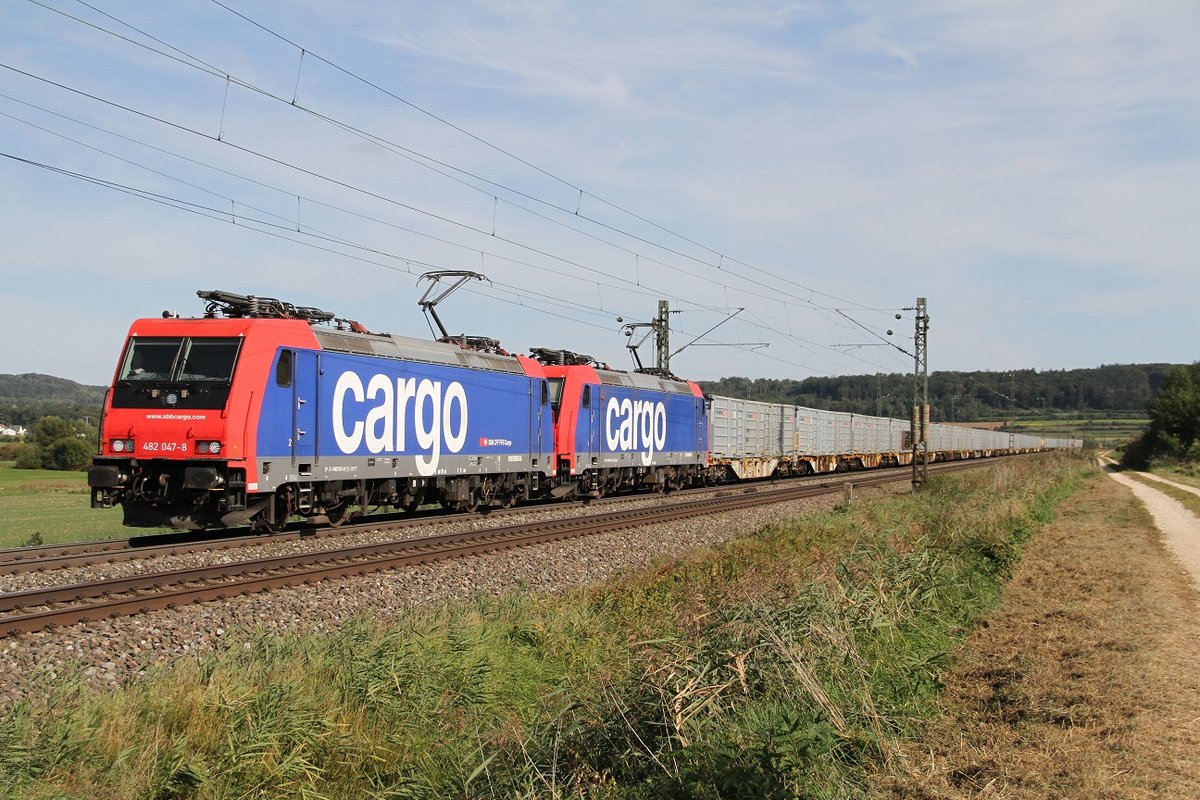 SBB Cargo 482 047 und eine Schwestermaschine mit Zuckerrübenzug von Niederbayern in die Schweiz bei der Durchfahrt in Wettelsheim Richtung Ansbach
