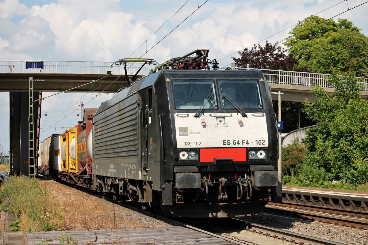 SBB Cargo ES 64 F4-102 bei der Durchfahrt mit einem Containerzug am 11.07.2014 in Orschweier.