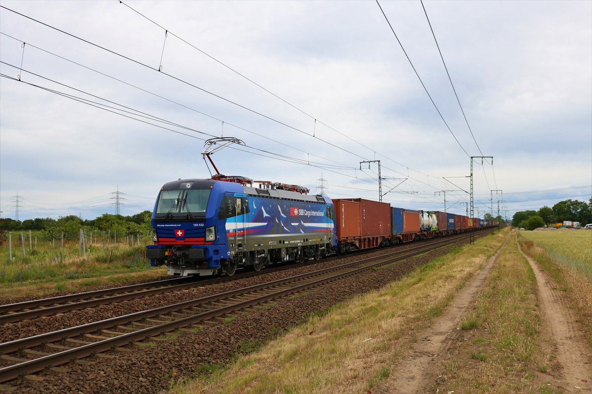 SBB Cargo International Siemens Vectron 193 532-9 mit Containerzug in Klein Gerau am 07.06.20