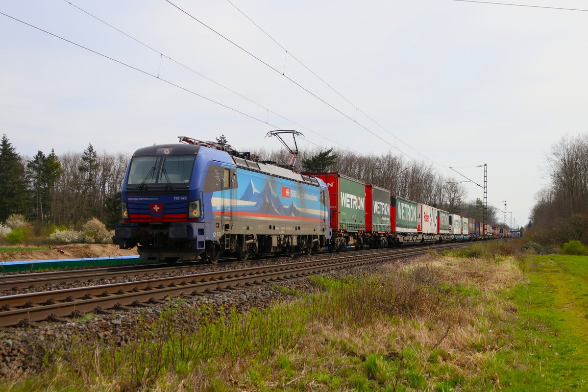 SBB Cargo International Siemens Vectron 193 522-0 mit KLV Zug in Mainz Bischofsheim am 17.03.24