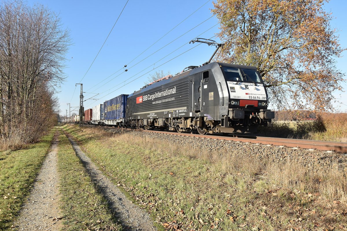 SBB-Cargo mit MRCE-Lok 189 991 und einem Kastelzug gen Dülken in Boisheim. 18.11.2018