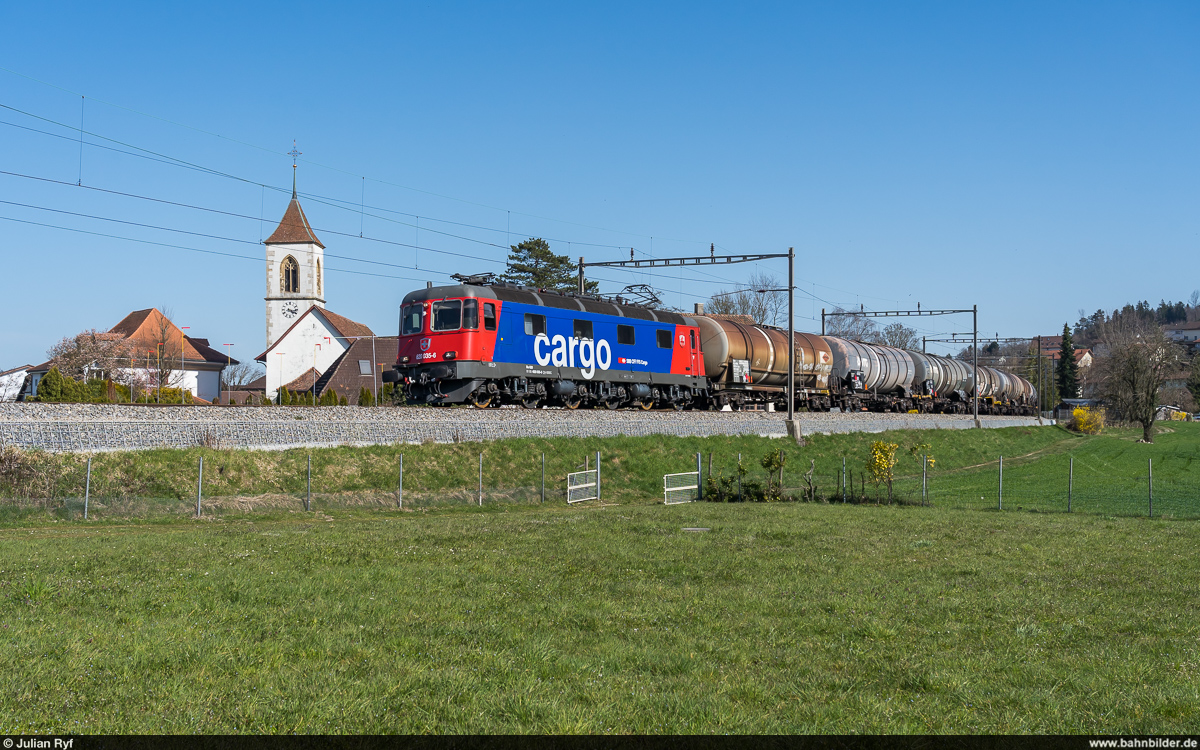 SBB Cargo Re 6/6 11635 mit Kesselwagenzug Ostermundigen - Cornaux am 30. März 2021 bei Aegerten.