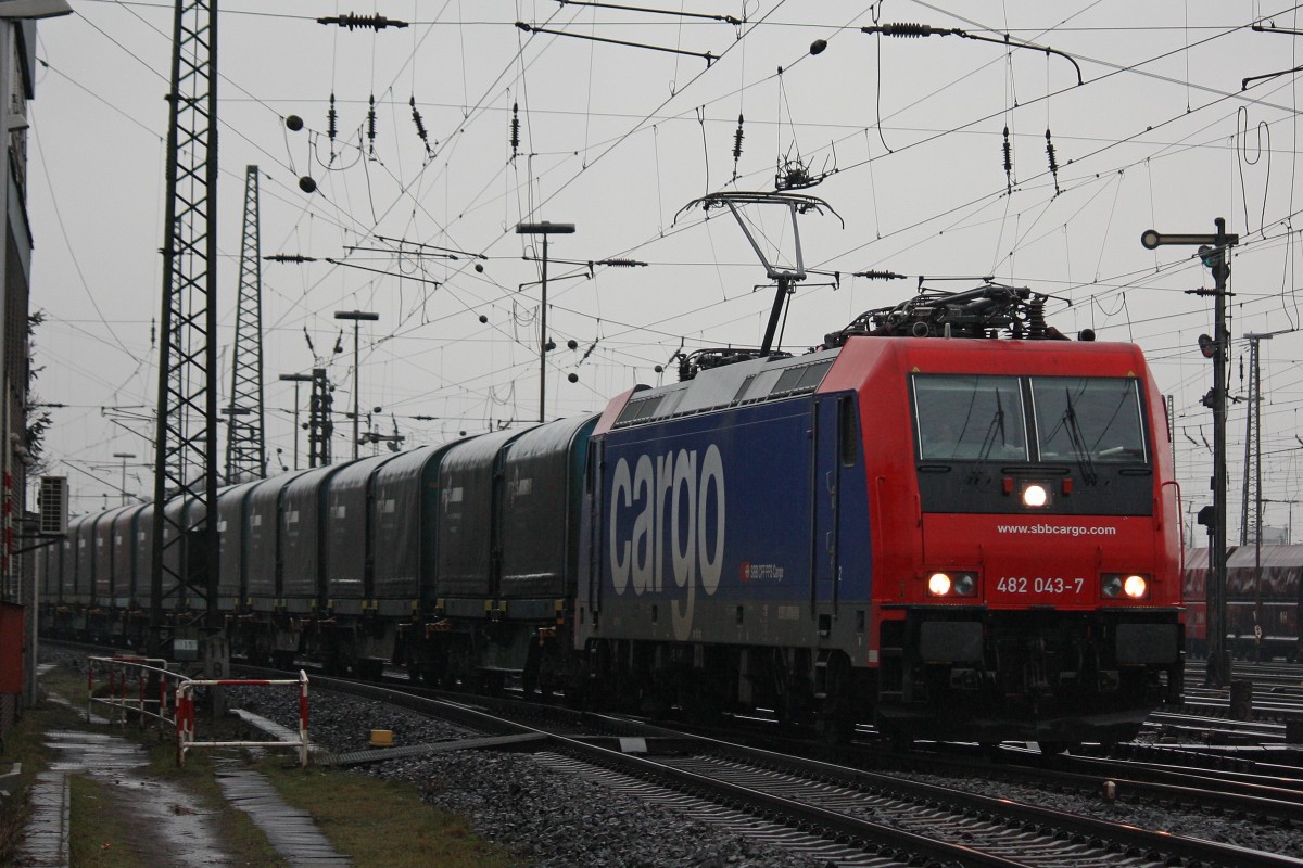 SBB Cargo/Transpetrol 482 043 am 9.3.13 mit dem Nievenheimer in Oberhausen-West.