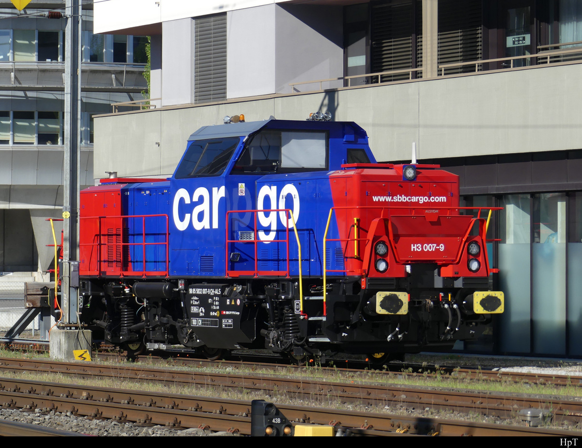 SBB (CH-ALS)  Lok 98 85 5 832 007-9 abgestellt im Bahnhof Suhr am 18.04.2022