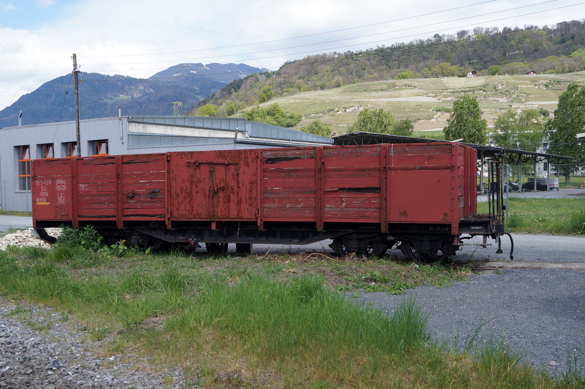 SBB: Der ausrangierte Eak 6014, eine echte Rarität, wartet bereits seit vielen Jahren in Bex auf bessere Zeiten. Eine R3 erhielt er noch am 29.8.1989. Verewig wurde er am 17. April 2017.
Foto: Walter Ruetsch